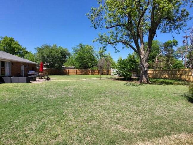 Building Photo - Remodeled 3 bedroom 2 bathroom house with 2 car garage and fenced yard