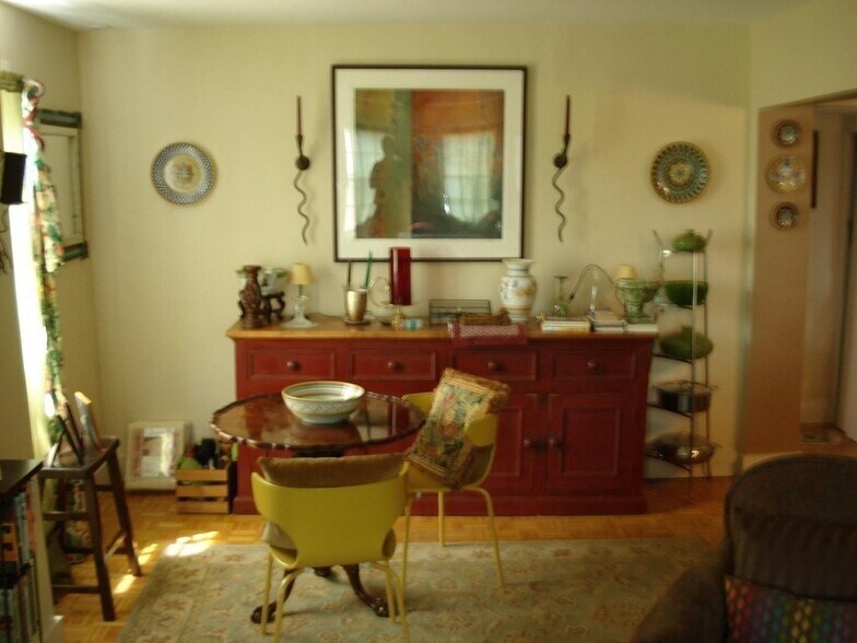 Building Photo - 14 Chestnut St