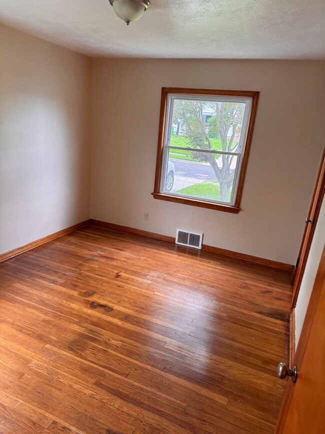 Building Photo - 12405 Reindeer Ave