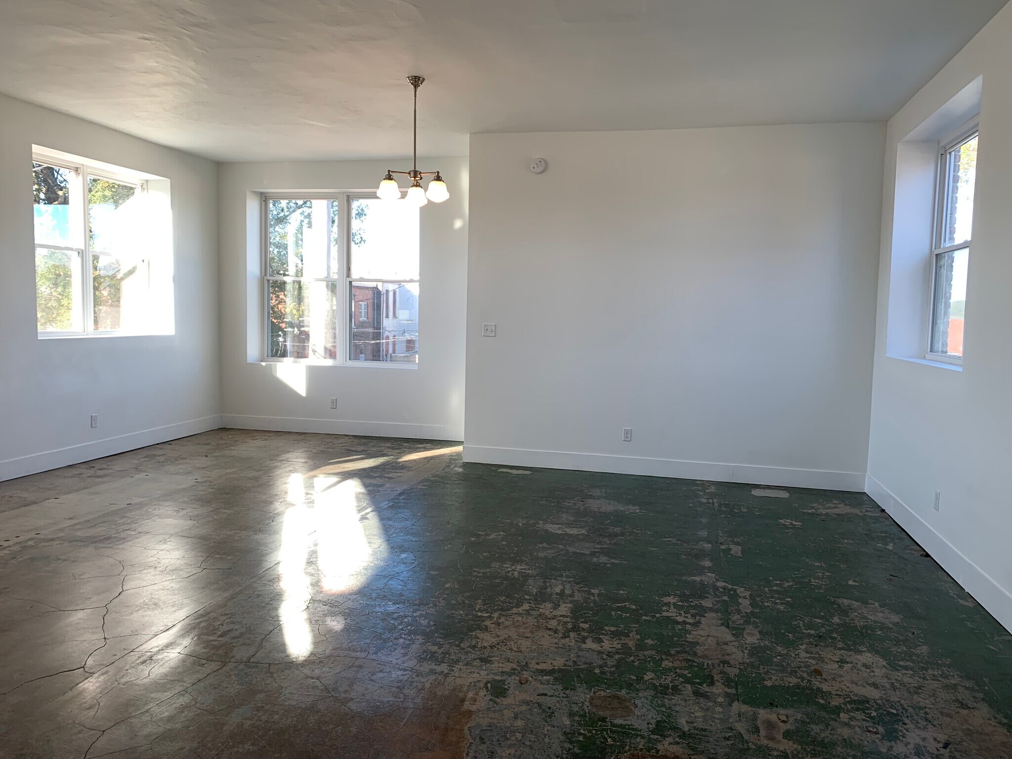 Building Photo - 111 N Walnut St