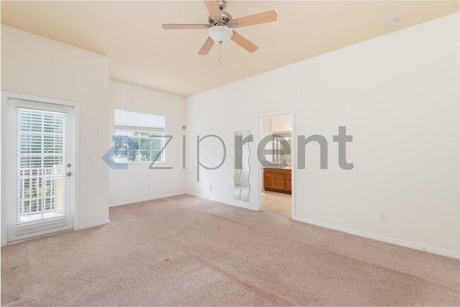 Building Photo - Unit
