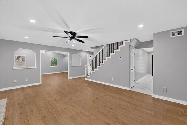 Building Photo - 30 Crestwood Dr