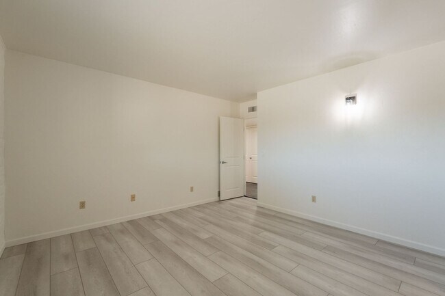 Building Photo - 3615 E Calle Alarcon