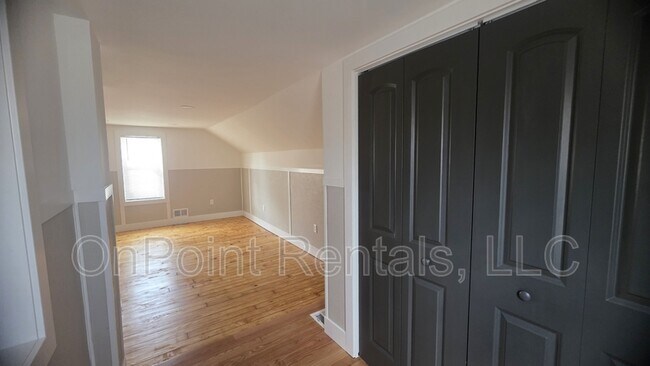 Building Photo - 14526 Russell Ave