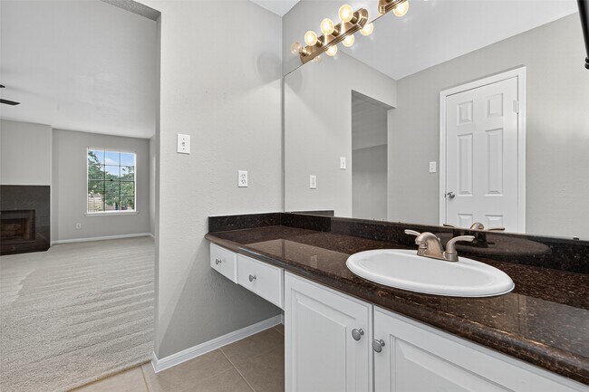 Building Photo - 9850 Pagewood Ln