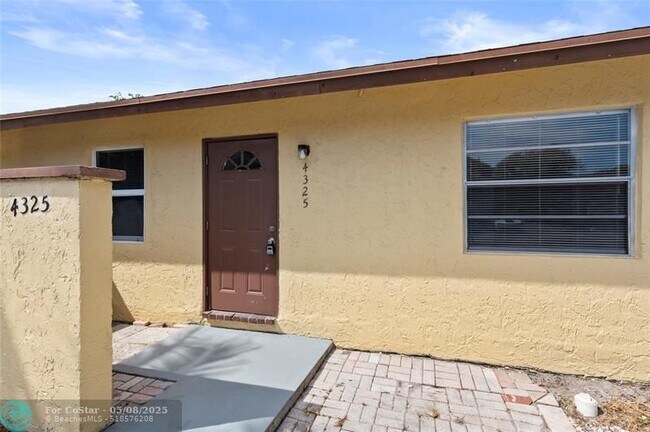 Primary Photo - 4325 NW 5th Ave