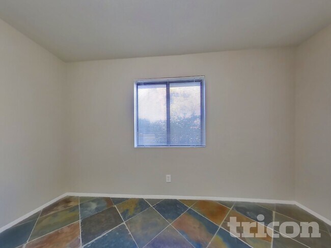 Building Photo - 1726 N Summer Cir