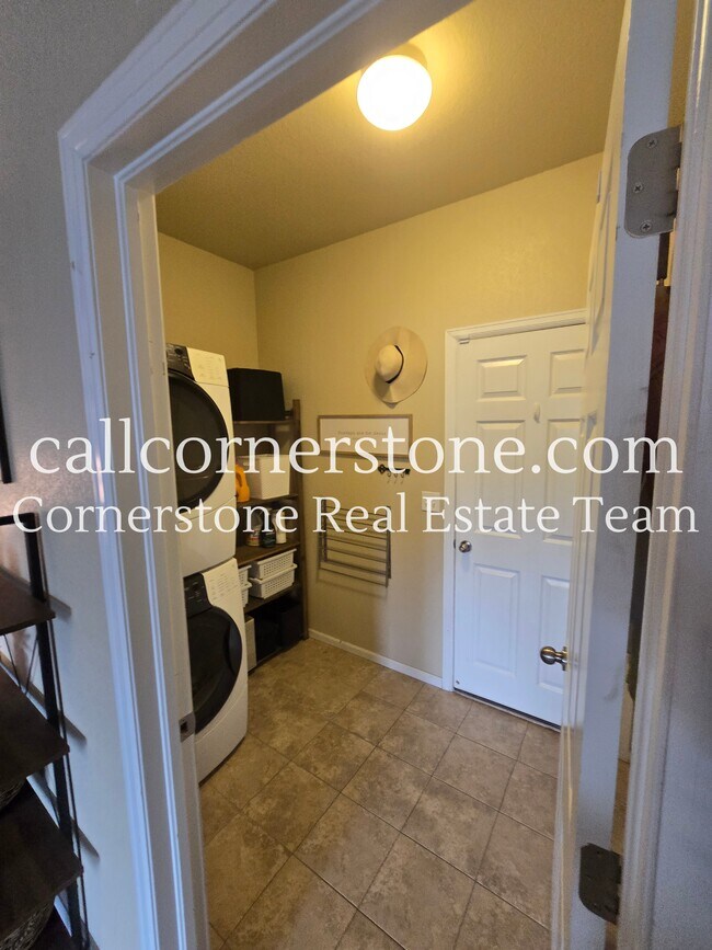 Building Photo - 8366 Hardwood Cir