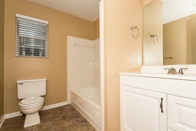 Building Photo - 1425 Riverline Trail