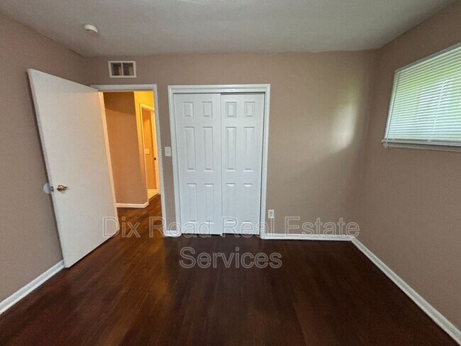 Building Photo - 4984 OH-122