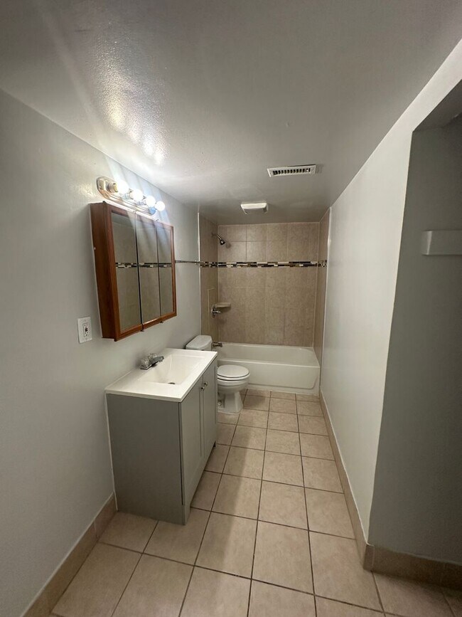 Building Photo - 1911 W Baltimore St