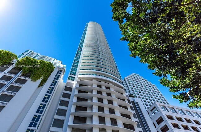 Building Photo - 950 Brickell Bay Dr