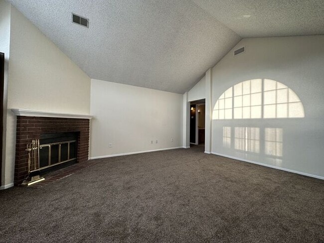 Building Photo - Beautiful 2BR Lakewood Condo with Modern C...