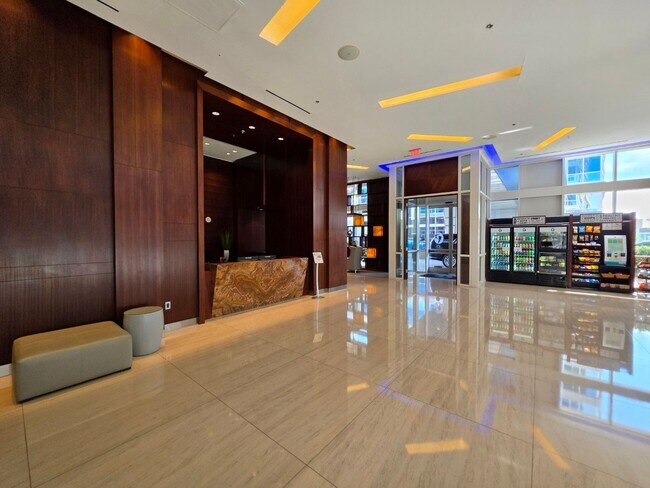 Building Photo - Fantastice High Rise with Full City Views!