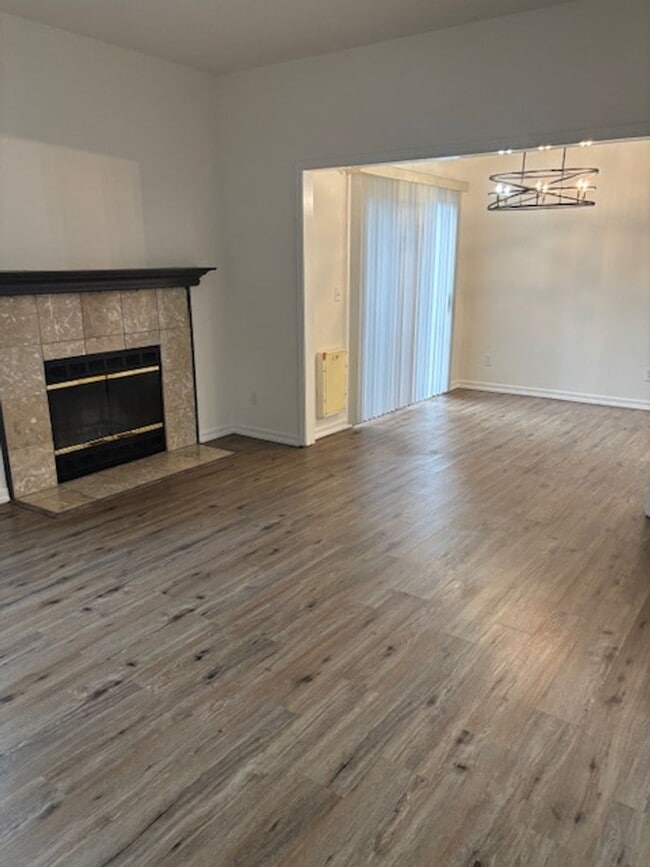 Building Photo - Convenient Location Walk to Downtown Pleasanton