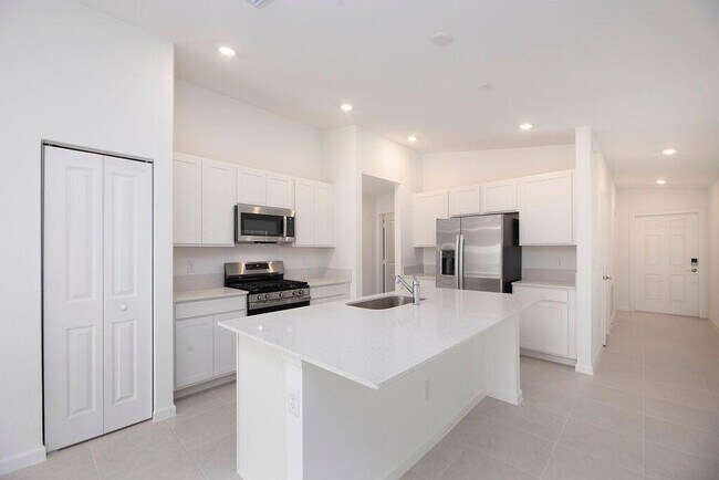 Building Photo - 11146 NW Fernbrook Dr