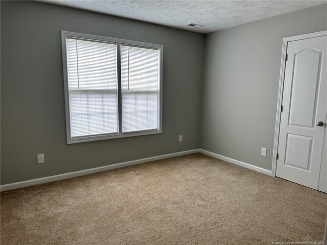 Building Photo - 654 Hogart St