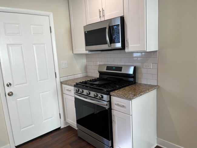 Building Photo - 209 W Maple Ave