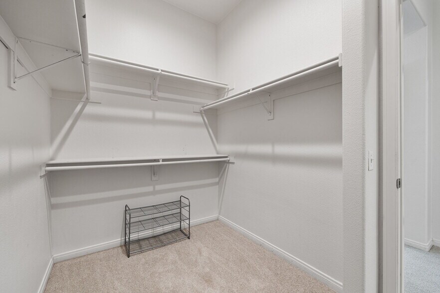 Building Photo - 44660 Monticello Ave