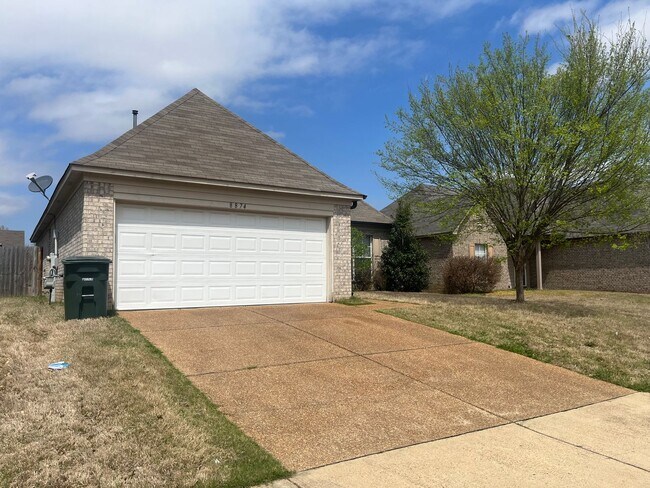 Building Photo - Remodeled beautiful 3 bd 2 bath located in...