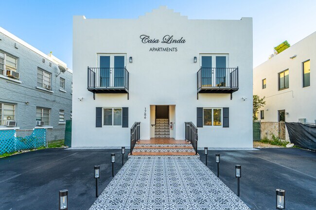 Building Photo - 1786 SW 9th St