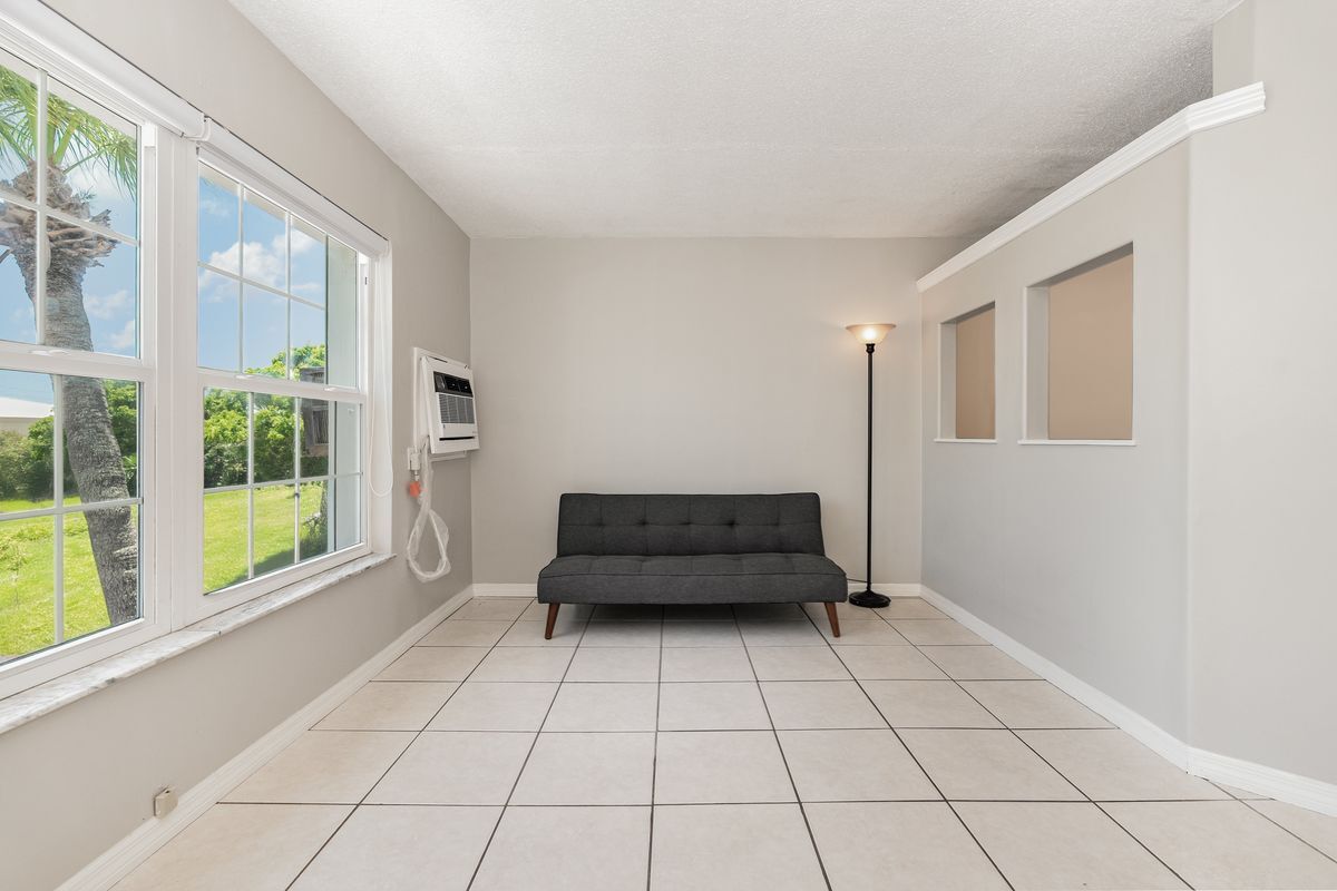 Building Photo - 390 W Cocoa Beach Causeway