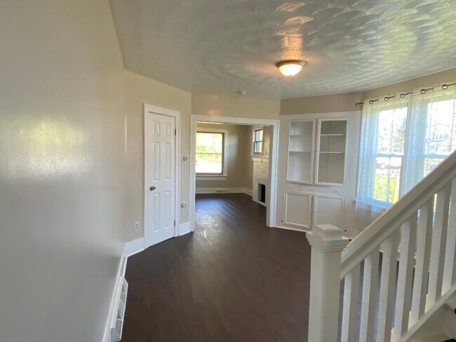 Building Photo - 218 N 12th Ave