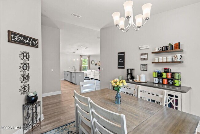 Building Photo - 11434 Palm Breeze St