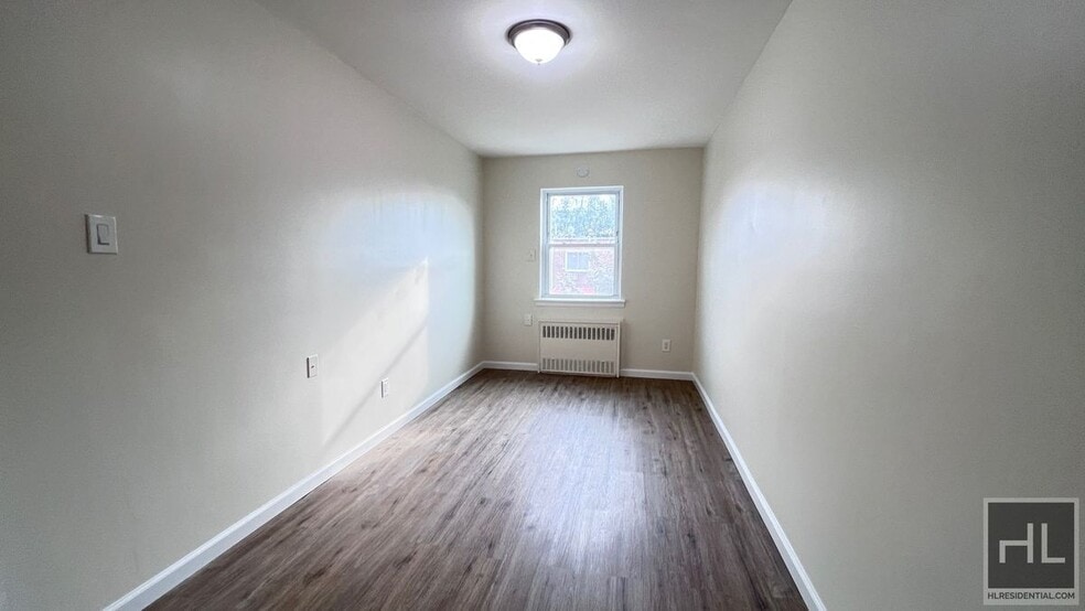 Building Photo - 2070 E 55th St