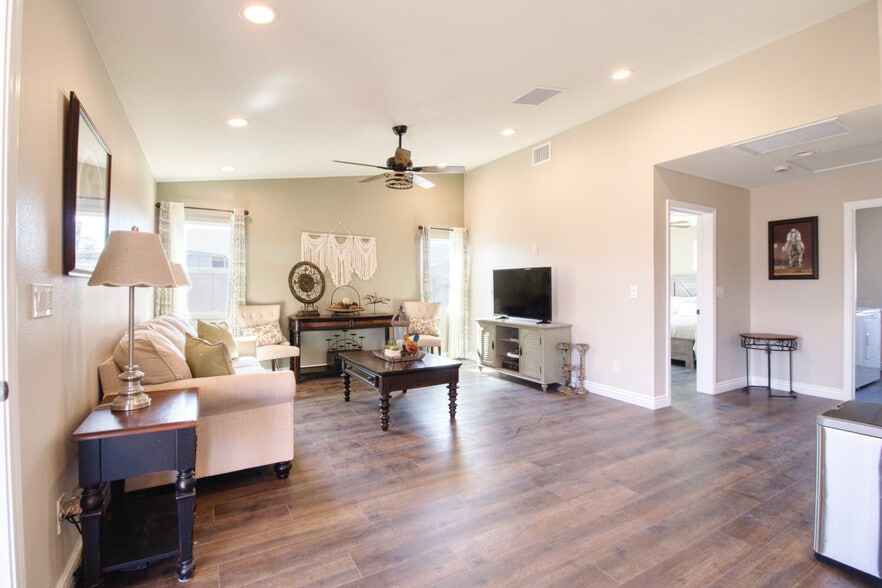 Living Room - 15671 Ridgeway Ave