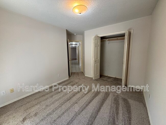 Building Photo - 688 S Gamay Ln