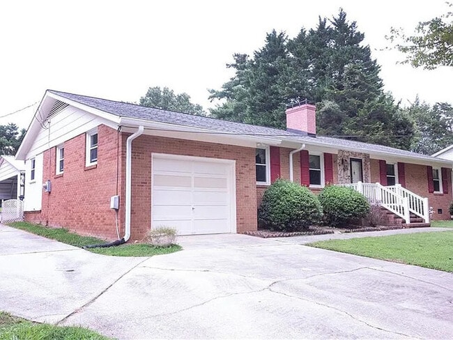 Building Photo - Earn Wealth While Leasing - Like a Homeown...