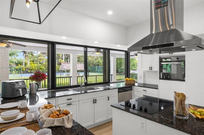 Building Photo - 14615 SW 77th Ct