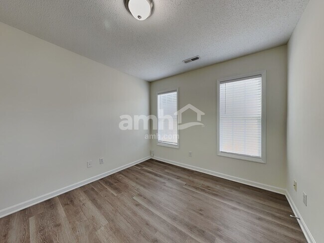 Building Photo - 5640 Regent Village Dr