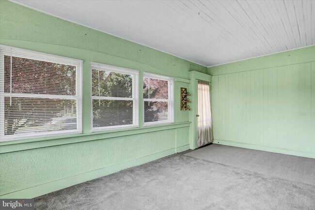 Building Photo - 319 N 2nd St