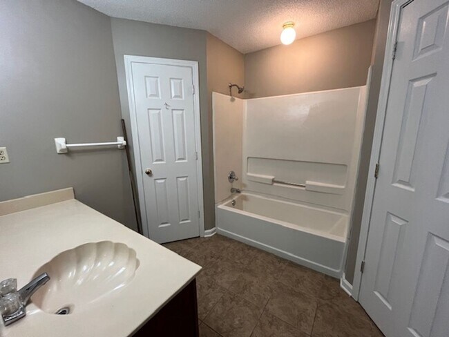 Building Photo - Renovated 3 Bedroom 2 Bath Home for Rent!!