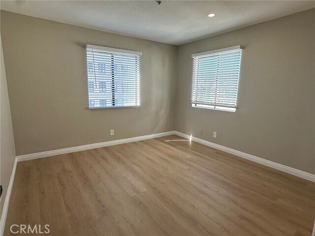Building Photo - 1052 S Mariposa Ave