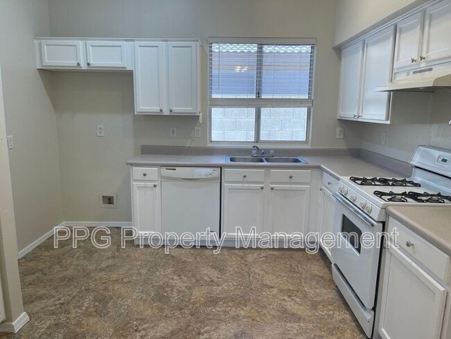Building Photo - 13597 W Desert Flower Dr