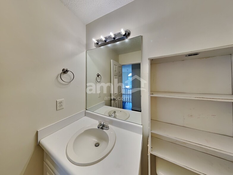 Building Photo - 170 Steeple Chase Trail