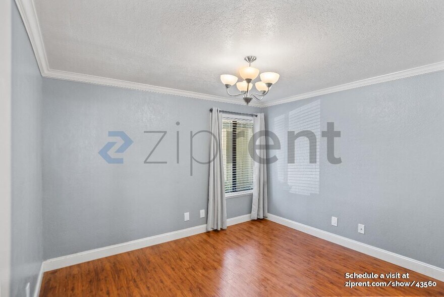 Building Photo - 2131 Northwood Cir