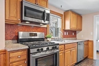 Building Photo - 27 Fuller Rd