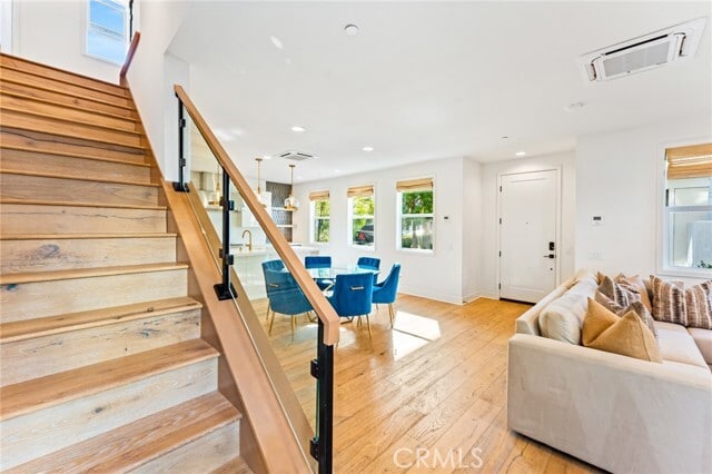 Building Photo - 2116 Cresta Dr