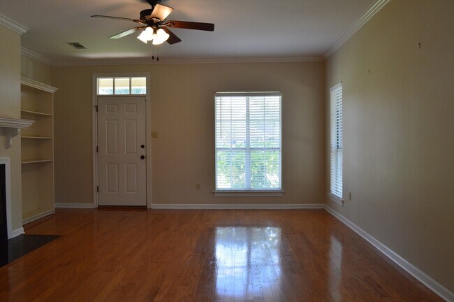 Building Photo - 18574 Lake Iris Ave