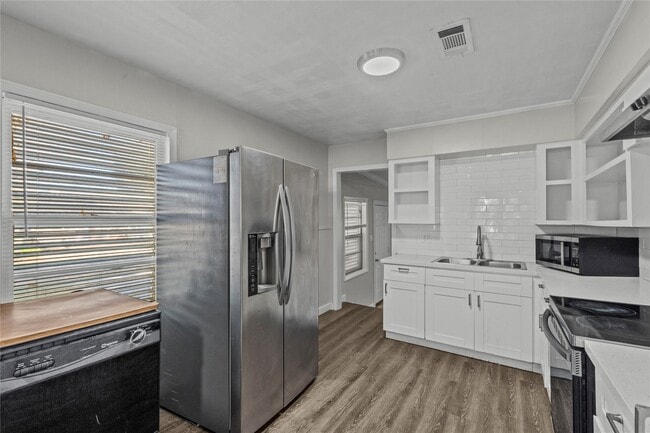 Building Photo - 1916 N Logan St