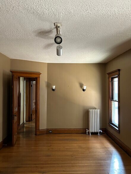 Master Bedroom - 10 Granger Pl