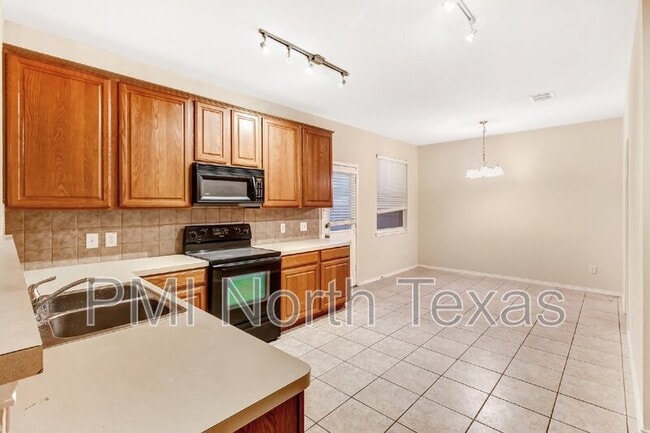 Building Photo - 16264 Red River Ln