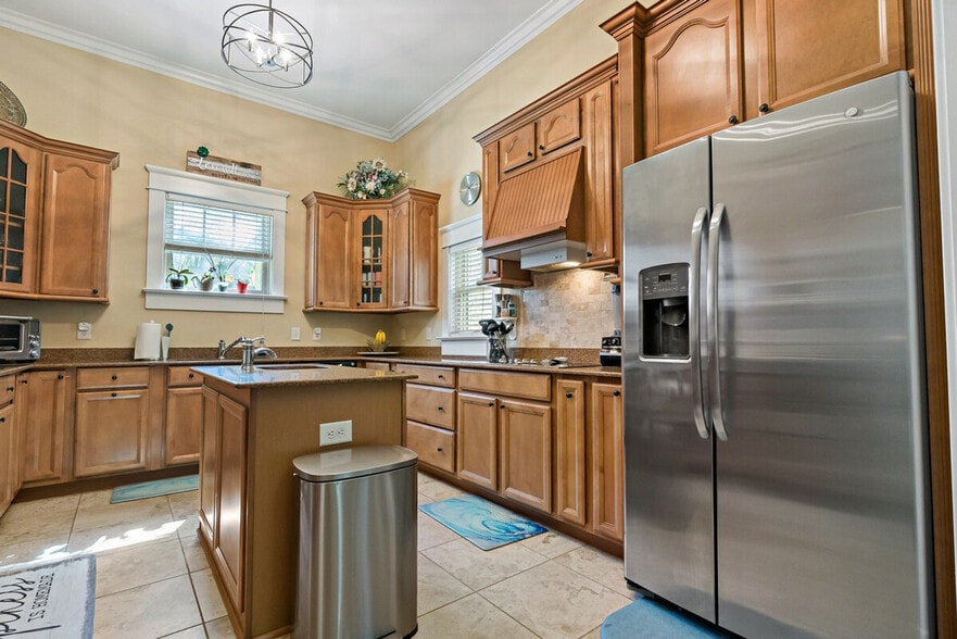 Building Photo - 509 S Willow Ave