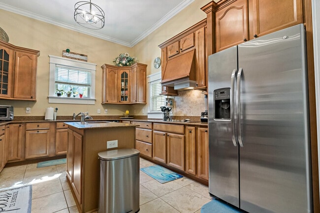 Building Photo - 507 S Willow Ave