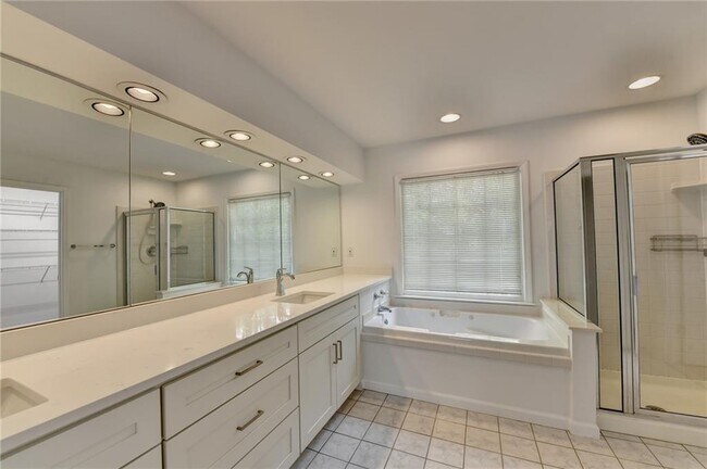 Building Photo - 6535 Ganton Dr