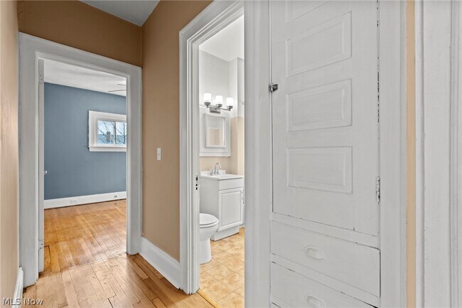 Building Photo - 2056 Wascana Ave